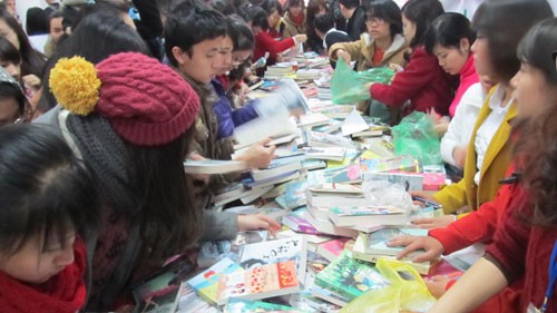 2014 spring book fair targets young audience - ảnh 1
